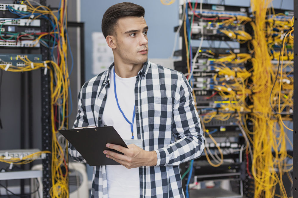 Đội ngũ IT Bkasoft giám sát vận hành máy chủ - server 24/7