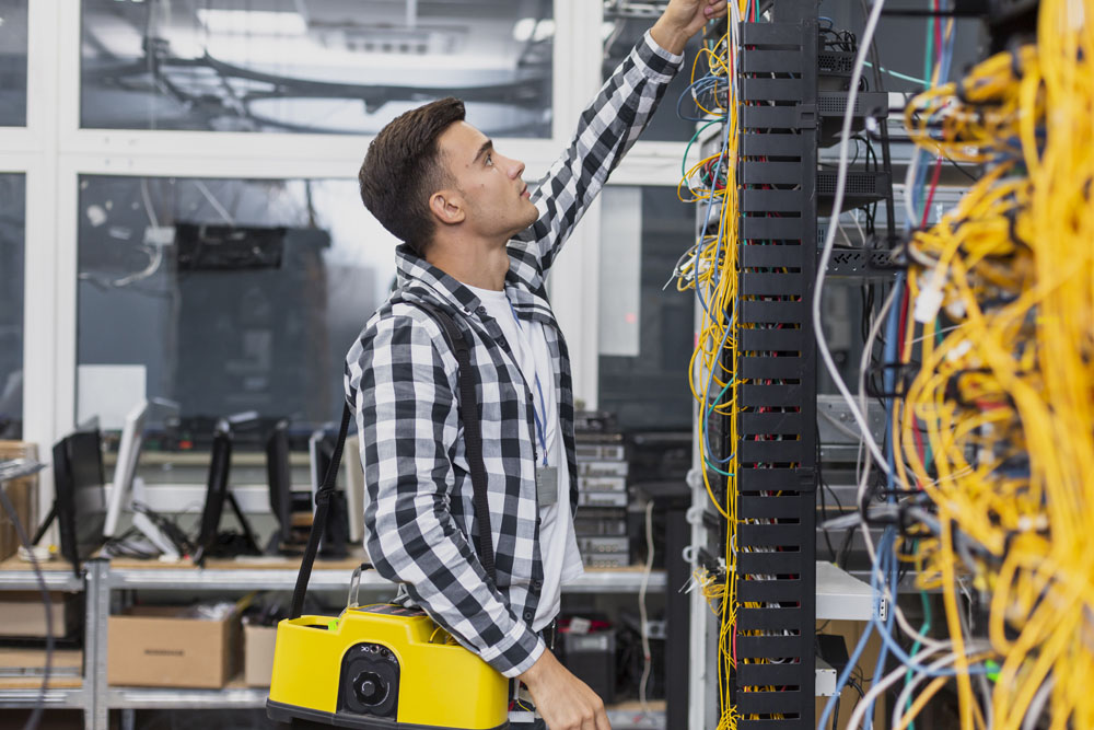 Đội ngũ IT Bkasoft giám sát vận hành máy chủ - server 24/7
